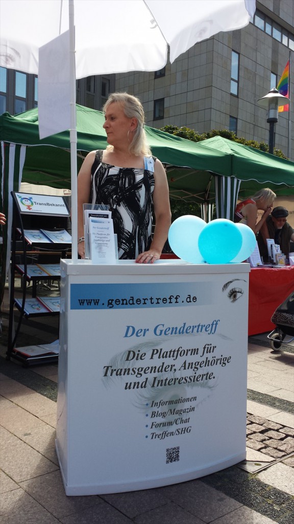 Gendertreff beim Ruhr-CSD Essen 2014 005