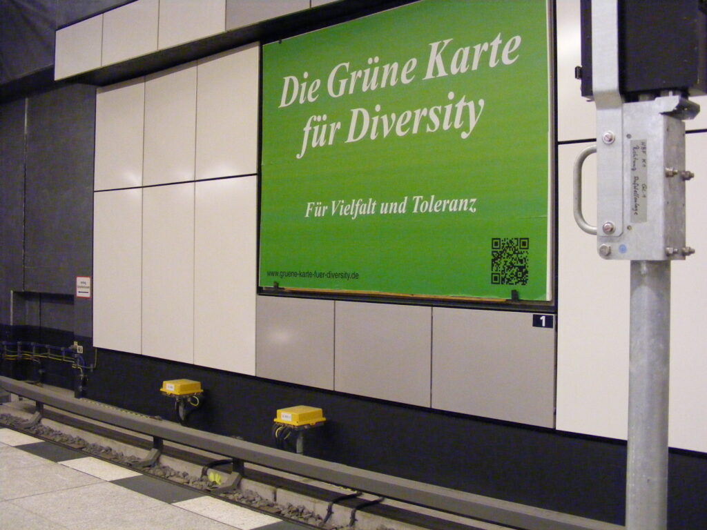 Grüne Karte für Diversity am Hbf Berlin