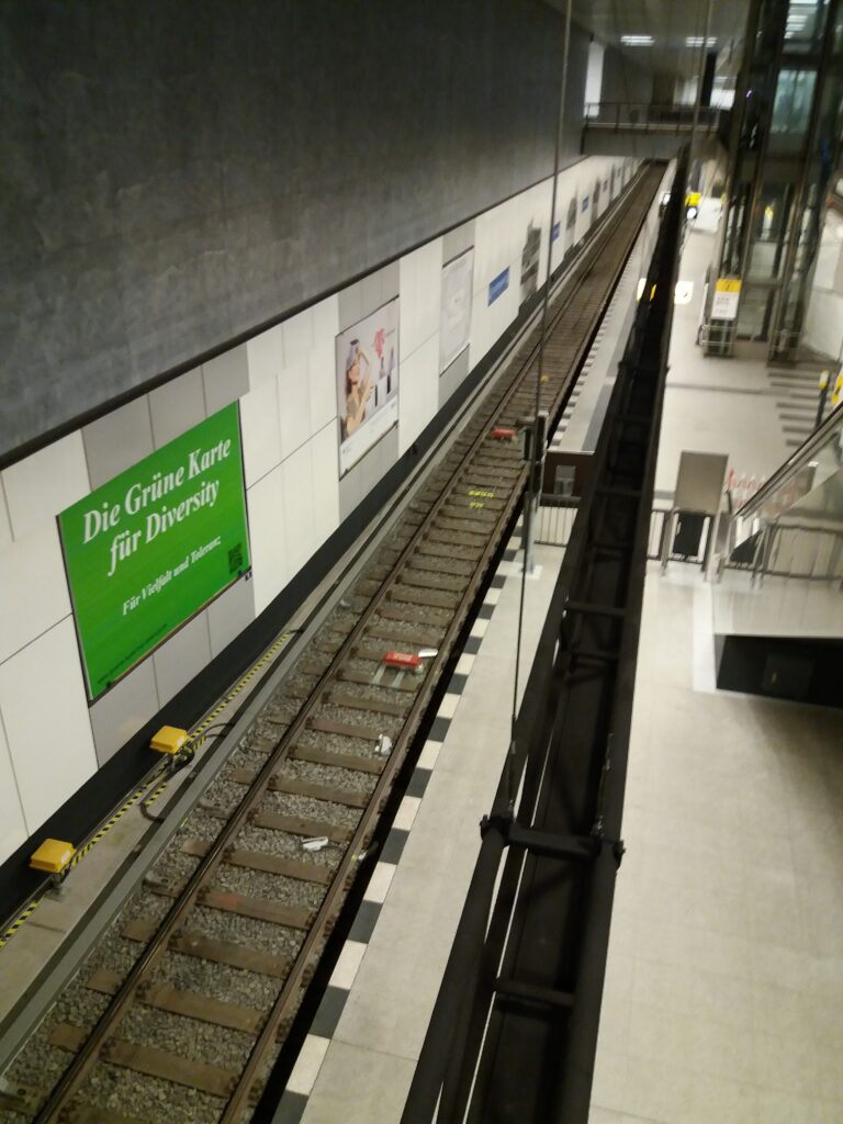 Grüne Karte für Diversity am Hbf Berlin