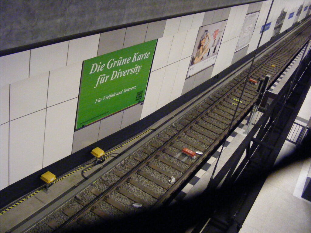 Grüne Karte für Diversity am Hbf Berlin