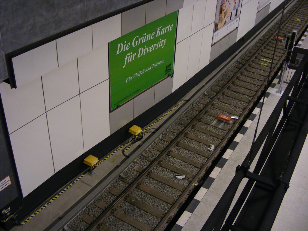Grüne Karte für Diversity am Hbf Berlin