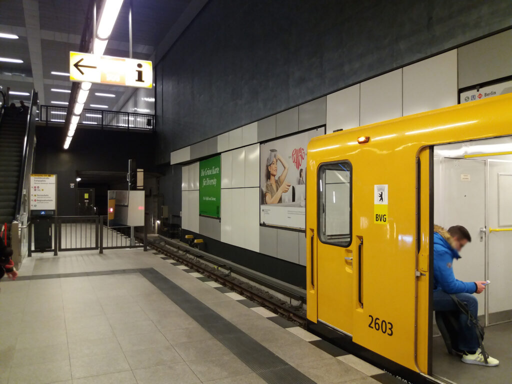 Grüne Karte für Diversity am Hbf Berlin